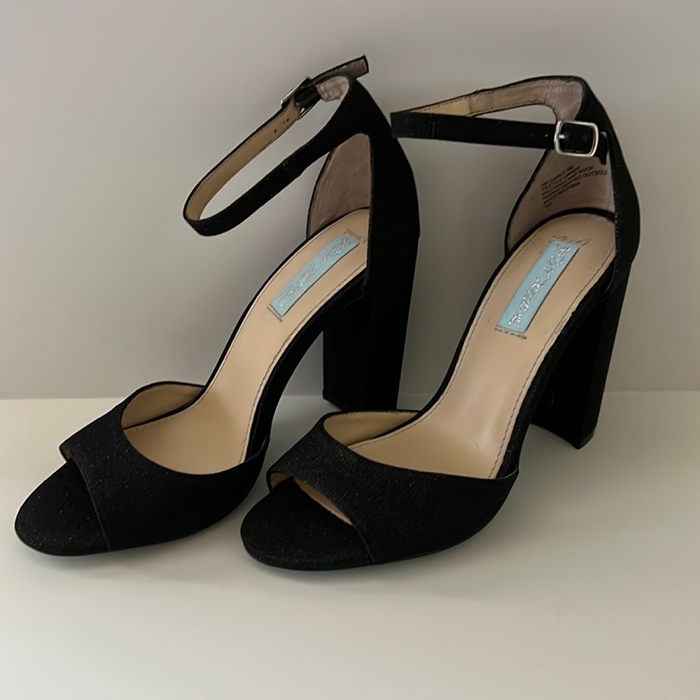 Betsy Johnson Carly Block heel